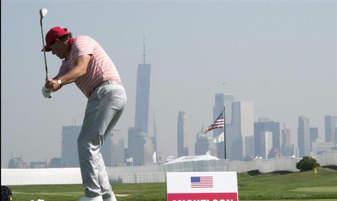 O Liberty National Golf Club oferece belas imagens de Manhattan