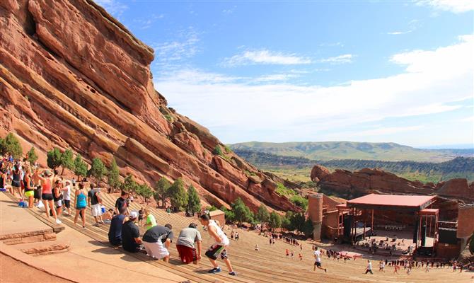 O anfiteatro Red Rocks, que pode ser visitado gratuitamente em dias que não tem shows