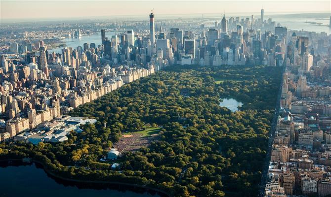 O gigantesco Central Park é apenas um dos 1,7 mil parques em Nova York que podem ser visitados gratuitamente