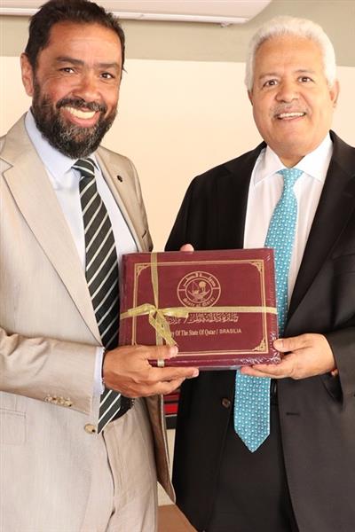 José Antônio Parente, do MTur, com o embaixador do Catar, Mohammed Al-Hayki