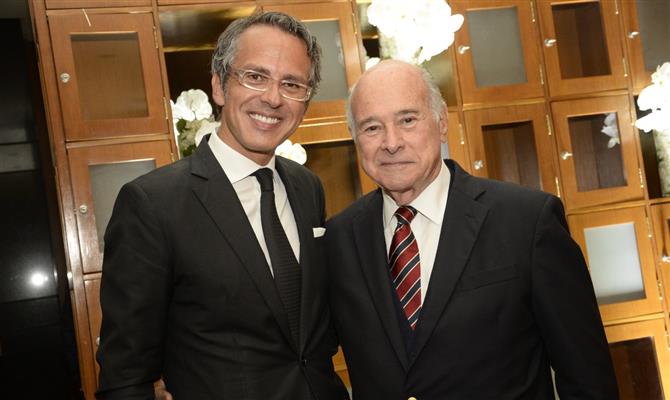 Gerente geral do Grand Hyatt São Paulo, Yan Gillet, ao lado do presidente da PANROTAS, José Guillermo Alcorta