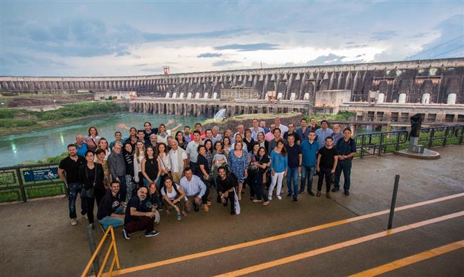 Operadores e associados visitaram Itaipu Binacional no primeiro dia de convenção