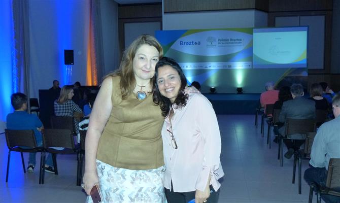 Magda Nassar e Monica Samia, da Braztoa, na convenção anual da empresa em Foz do Iguaçu (PR)