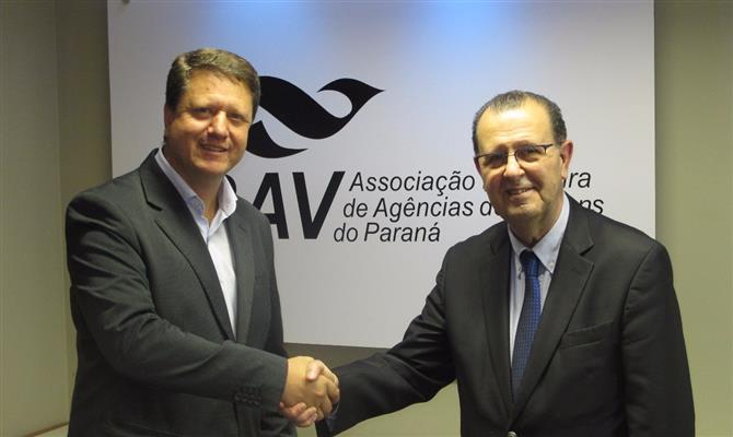 Pedro Kempe, ex-presidente, e o eleito Antonio Azevedo