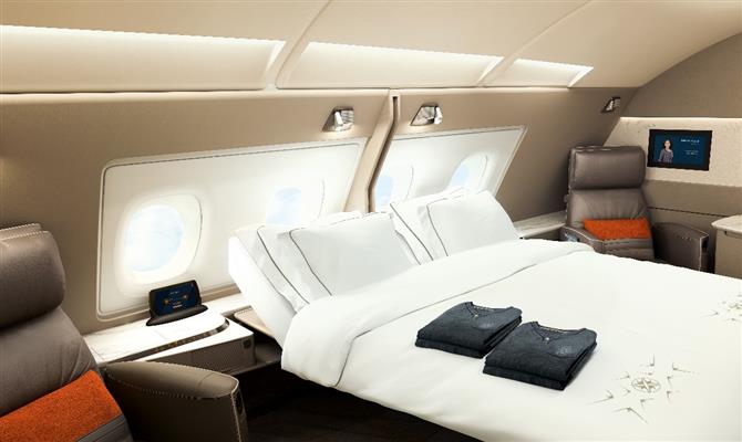 Nova primeira classe dos A380 da Singapore Airlines. Duas suítes podem ser unidas para formar uma cama de casal