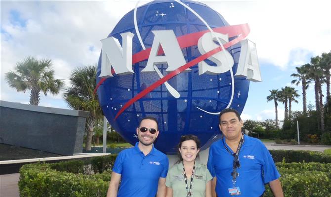 Alejandro Buitrago (Visit Central Florida), Kenna Pell (Kennedy Space Center) e Victor Manjarres (TM Latin America)