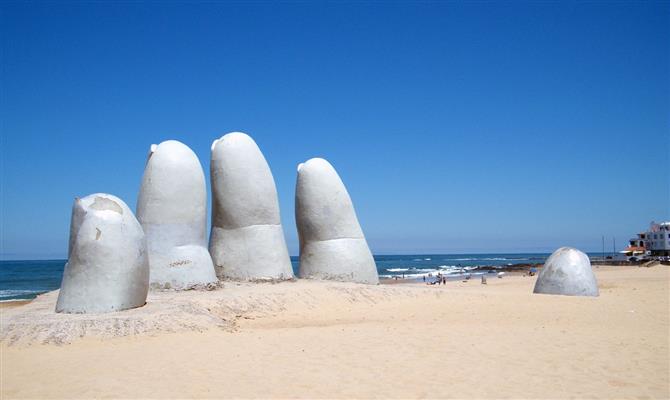 Os famosos dedos de Punta del Este, no Uruguai