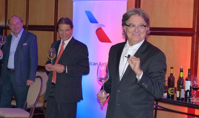 Ken Chase é responsável pela seleção dos vinhos em todos os voos da American Airlines