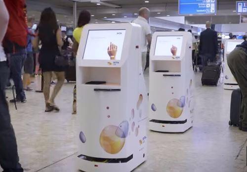 Robô-quiosque da Sita se locomove por meio de inteligência artificial no aeroporto