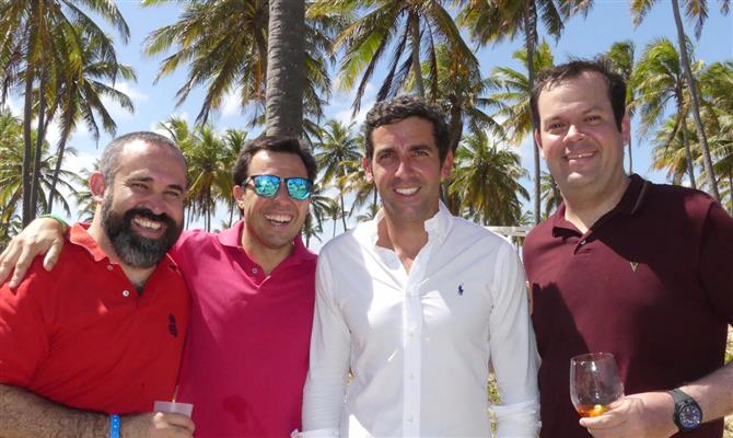 Sergio Zertuche, Mario Viazzo e Jesus Zalvidea, do Palladium Hotel Group, com Rodrigo Galvão, do Grupo CVC