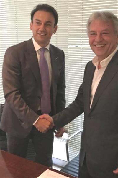 Patrick Mendes, da Accor Hotels, e Alexandre Solleiro, da BHG, assinaram hoje o acordo