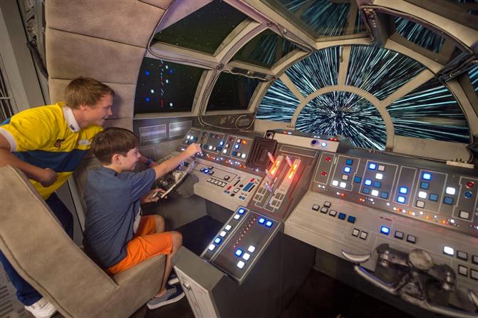 Crianças entre três e 12 anos agora podem pilotar a Millennium Falcon, de Star Wars, a bordo do Disney Dream