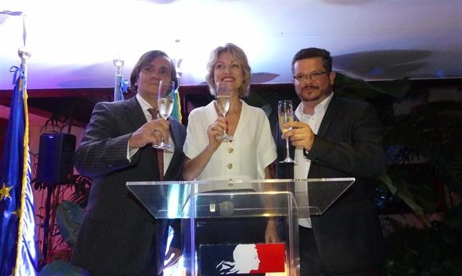 A nova diretora da Atout France, Caroline Putnoki, entre Jean-Philippe Pérol e Brieuc Pont