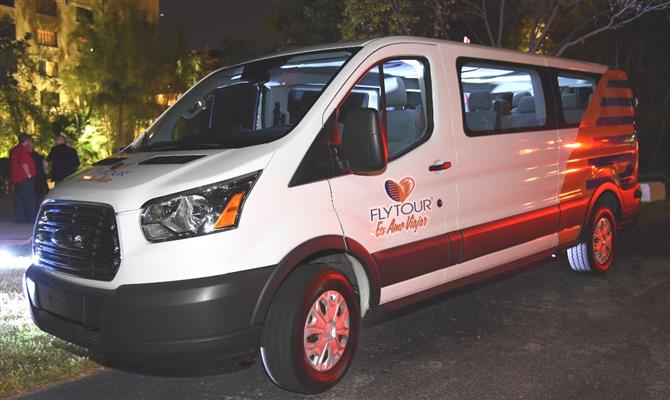 Flytour Viagens ganha van adesivada em Orlando | Mercado