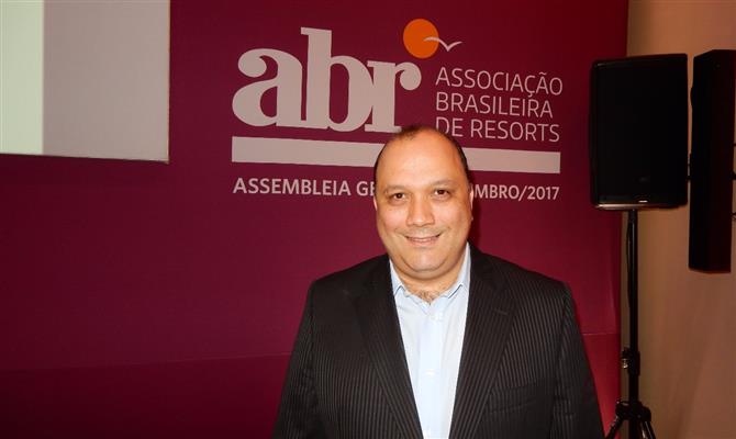 Alberto Cestrone é o novo presidente