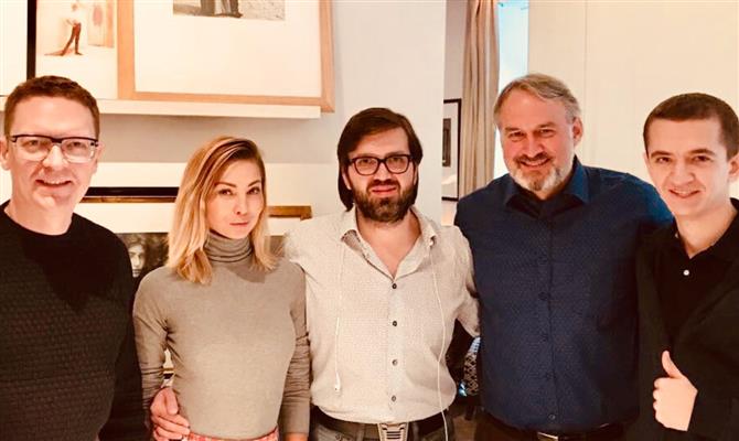 Kedor (na foto, o segundo da direita à esquerda) esteve há poucas semanas em Moscou, onde se reuniu com empreendedores russos e firmou parceria com empresas locais.