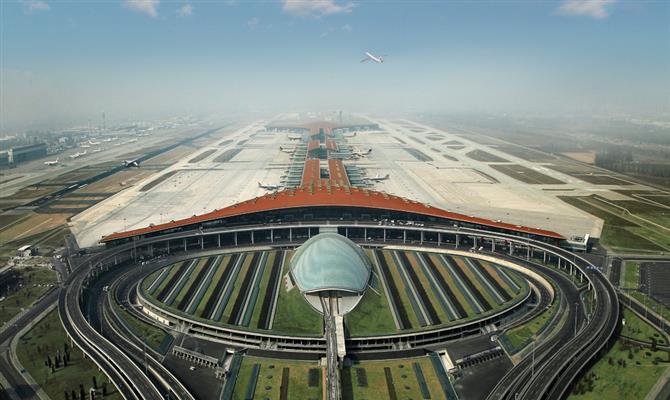Voos diretos da China é um dos principais vetores para abocanhar uma parcela do turista chinês; na foto, o aeroporto internacional de Pequim