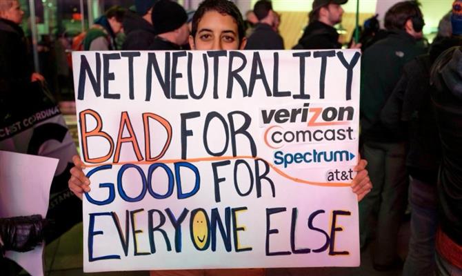 A neutralidade de rede foi revogada nos Estados Unidos na semana passada e o futuro do Marco Civil da Internet no Brasil já tem sido debatido.
