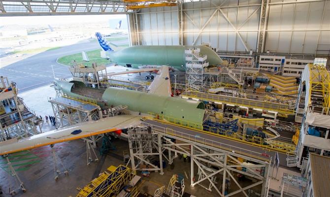 Segunda estrutura do A330-200 já está no hangar para ser transformado em um Beluga XL