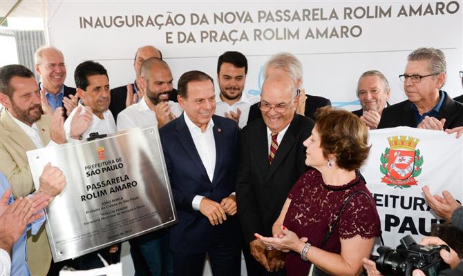 Uma das escadas da passarela, que é tombada pelo patrimônio histórico da cidade