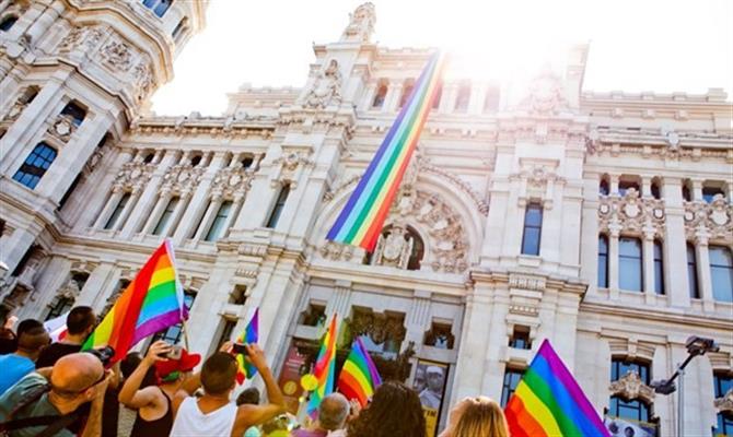 Parada LGBT em Madri, na Espanha, que é considerada um dos melhores destinos