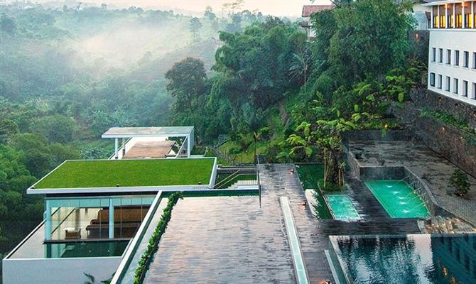 Padma Hotel Bandung reúne a tranquilidade a natureza com o moderno design