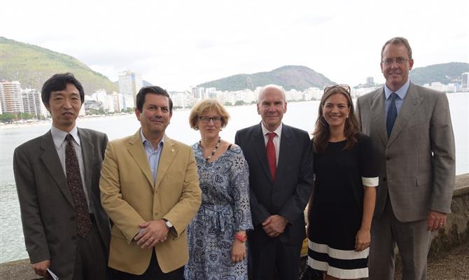 Deputado Federal Otávio Leite com representantes dos consulados parceiros do e-Visa Brasil