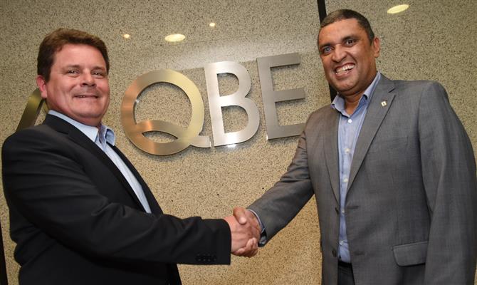 CEO ao lado de CEO: Eduardo Aoki (Intermac) celebrou a parceria junto a Peter Rebrin (QBE Seguros)