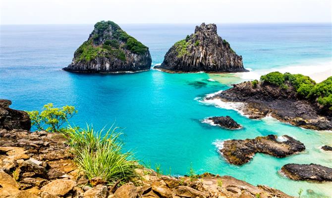 Ilhas pernambucanas atraem visitantes de todo o mundo