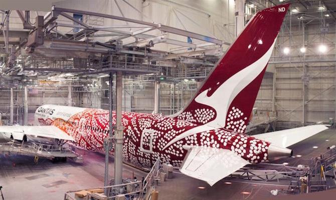 Novo Dreamliner da Qantas tem pintura inspirado na obra Yam Dreaming