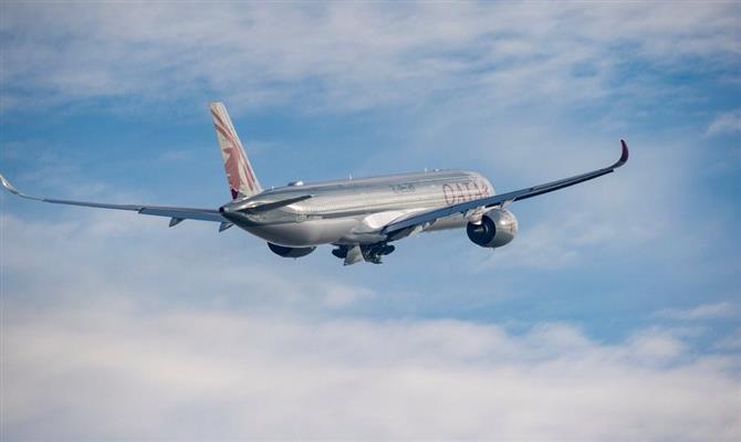 Qatar é primeira a receber o A350-1000, e estreia modelo em voos comerciais neste sábado para Doha