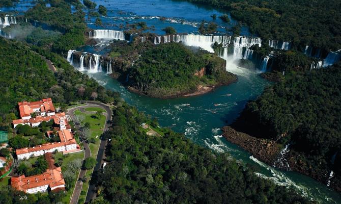 Cataratas do Iguaçu são destaque turístico no discurso de Macri por novos voos