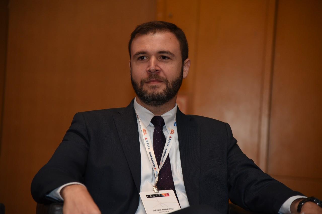 Ney Neto, da MCI Brasil, palestra durante primeira sessão do evento