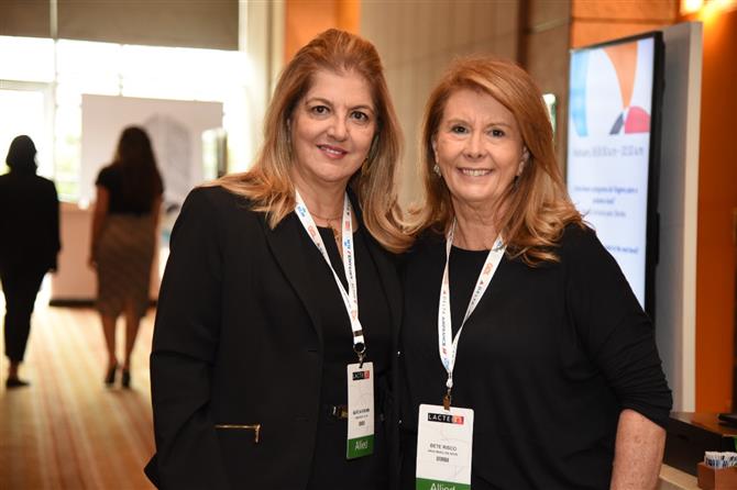 Ney Neto, da MCI Brasil, palestra durante primeira sessão do evento