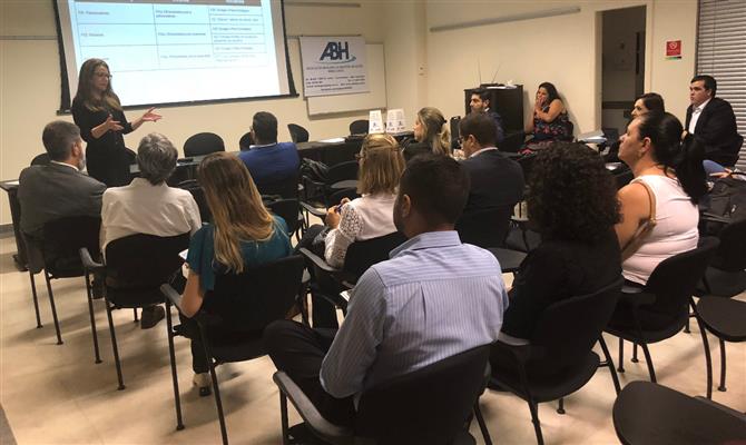 Reunião da diretoria da ABIH-MG com associados serviu também para comemorar os resultados do Carnaval e apresentar estratégias para 2018