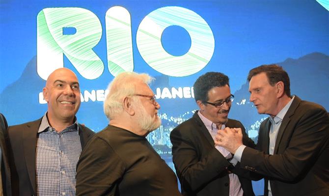 Marcelo Alves, presidente da Riotur, com o empresário Ricardo Amaral, o ministro da Cultura, Sérgio Sá Leitão, e o prefeito do Rio de Janeiro, Marcelo Crivella