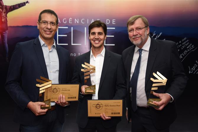 Paulo Padula, Christiano Oliveira e Peter Weber representaram as grandes vencedoras da noite: Decolar, Flytour Business Travel e Skyteam