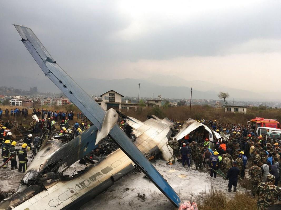 Queda de Bombardier Q400 deixa ao menos 50 mortos em Katmandu, capital do Nepal