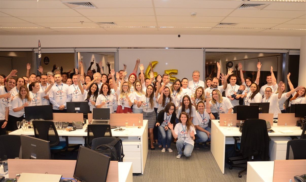 Equipe da Copastur na comemoração dos 45 anos da empresa