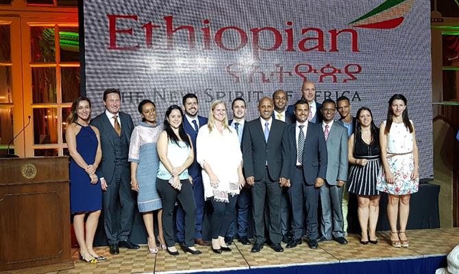 Equipe da Ethiopian na América do Sul comemorou a chegada da aérea à Argentina