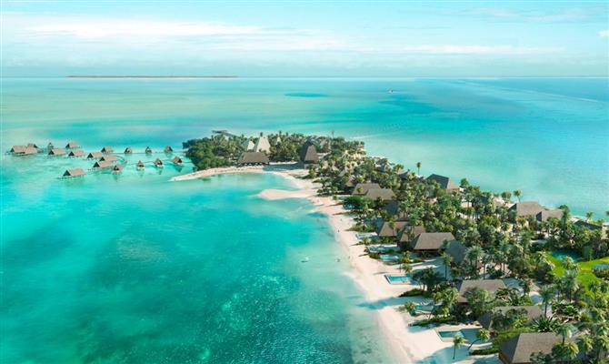 Resort de luxo contará com bangalôs sobre mar caribenho