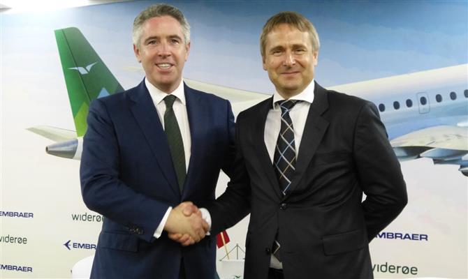 O CEO da Embraer Aviação Comercial, John Slatter, e o CEO da Wideroe, Stein Nilsen