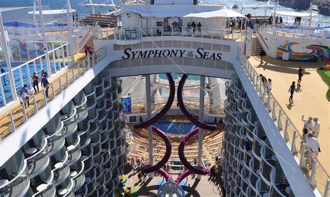 Symphony of the Seas fará sua viagem inaugural nesta terça-feira
