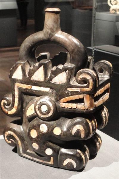Vaso em cerâmica encontrado no Peru, datado entre 200 e 400 d.C.