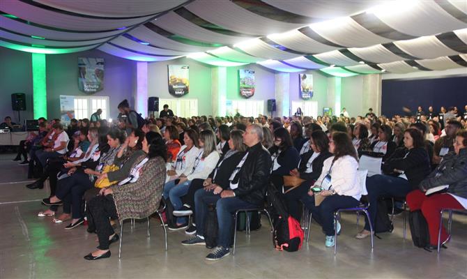 Mais de 250 profissionais participam do evento 