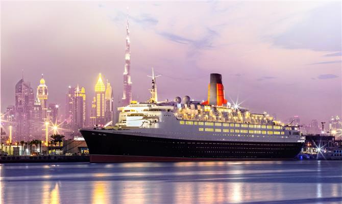 Dubai vence como melhor destino de cruzeiros de 2018; na foto, o navio Queen Elizabeth II, que se transformou em um hotel flutuante na cidade