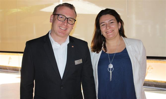 Andreas Nef, da Swiss Travel System, e María Corinaldesi, da Rail Europe, lançaram campanha para agentes