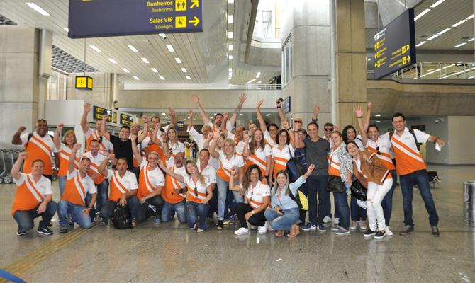 A equipe comercial da Affinity Seguro Viagem reunida no aeroporto Rio Galeão (RJ)