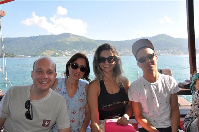 Renato Lyra (Sompo) com a esposa, Juliana Lyra, Iris Neris e Flavio Alves (ambos da Sompo)