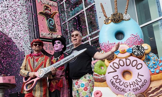 Cores e doces não faltarão ao Voodoo Doughnut da Universal Orlando